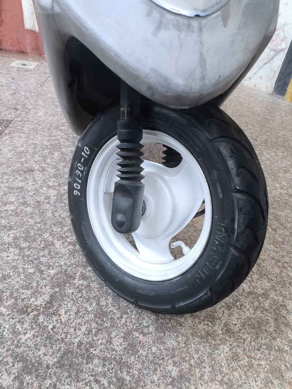 سلام عليكم دراجه 9ازروف نضيفه جدا مكينه خرسه ماشالله مامجفته دك 75 مشي حقيقي دراجه نضيفه اخت الجديده كلشي مابيه تجي تشوفه بعيونك الدراجه سوليلي الدراجه والمكينه مامتعبينه مال بيت مجمبزه سله بوليس وبكلايت رماش كلوب امامي ناصي عالي سلف شغال بس دكمه مكطعوعه الباتري مابي شي سعرها 650 وبيه مجال الشرايه مستعجل  على بيعته محتاج الله شاهد الاستفسار((((((رقم وتساب ***********))))))))📌📌مكان.
البصره المعقل
