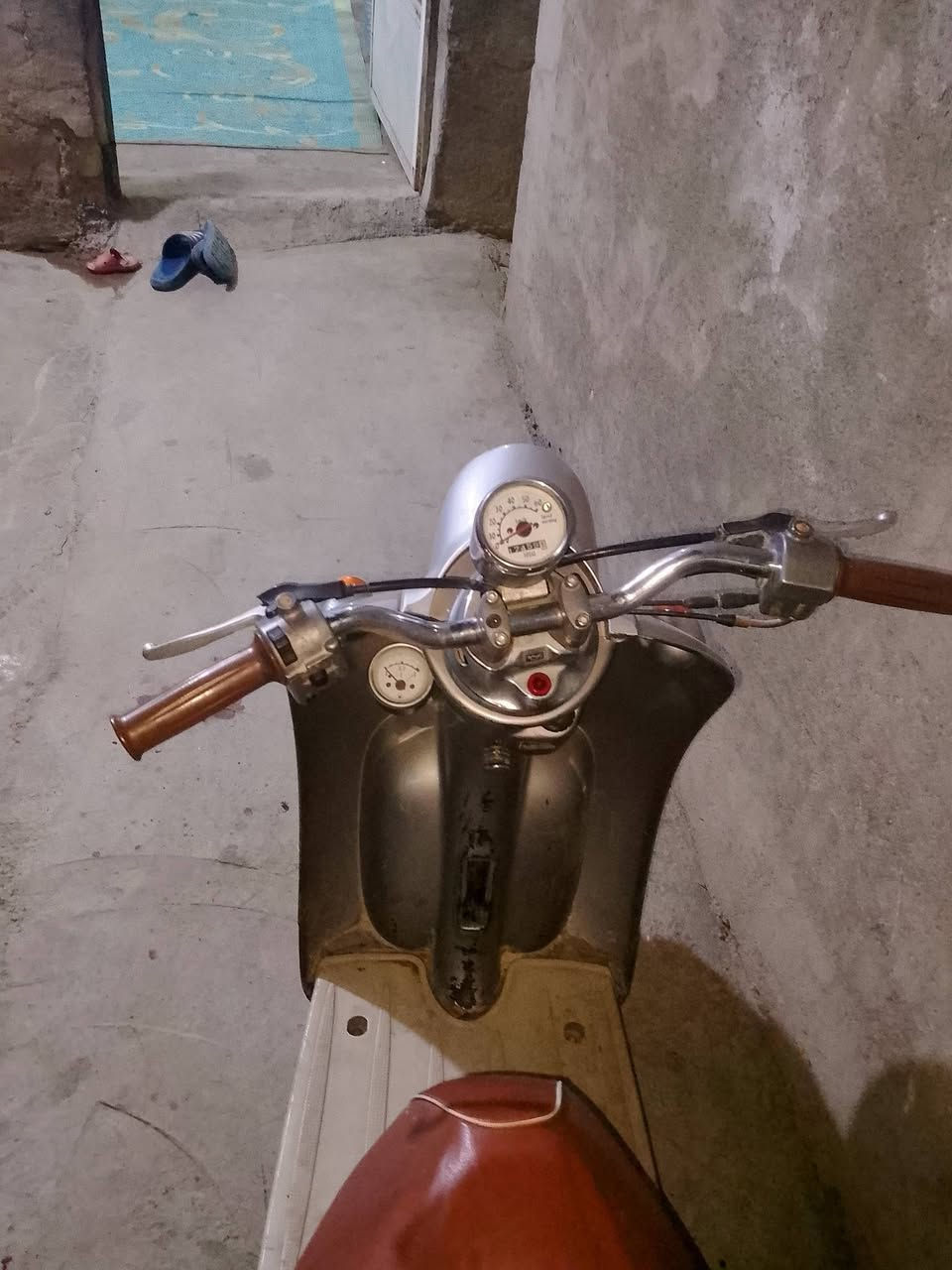 عبد الحليم لبيع نضيفه أو جاهزه اي نقص مابيها دراجه كلها بلاديه تجي وشوف اب عينك 
دراجه شلعه محمديه أو معدل حلو مكينه ما مفتوحا بلاديه كله
هندر بس كهربائيات كله شغاله 
مكان كربلاء حي العامل ***********
السعر 300 أو بيها مجال لشراي فقط
