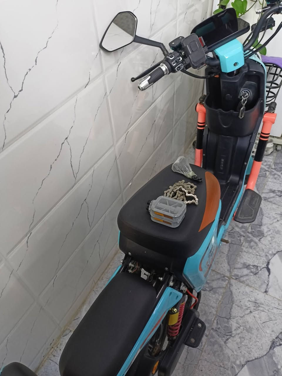 السلام عليكم ماطور شحن للبيع اكس 900 مستعمل شي قليل شرط جديد  غراضو كلها بلنايلون السعر 425 الف وبي مجال *********** بي واتساب
