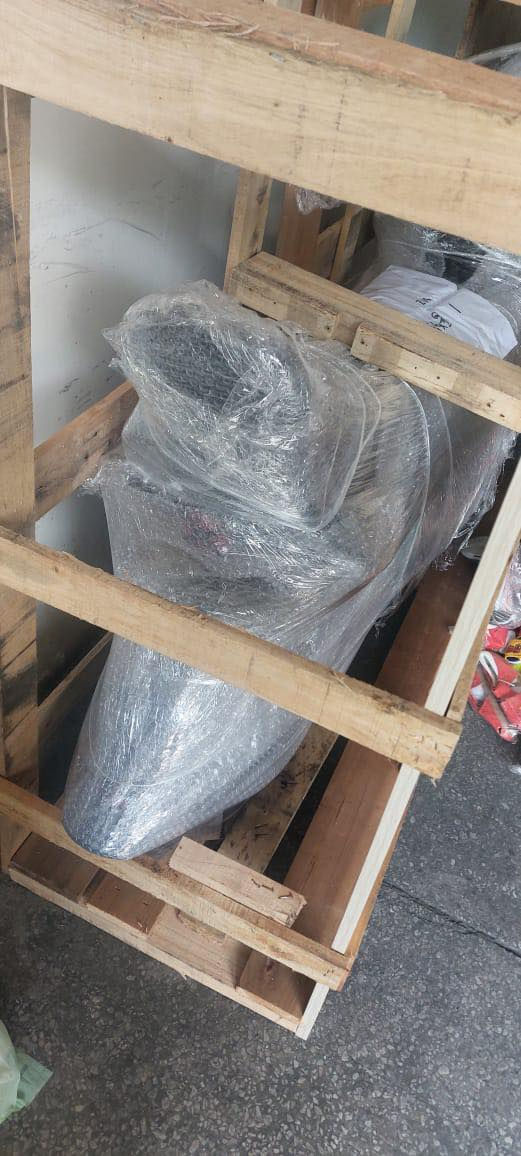 🛵 Flying Pigeon Z6 موديل حديث وفخم، شغل مرتب وقوة تخبل!
طلبية خاصه من الصين استخدام شهر واحد⚠️⚠️
⸻

⚡ المواصفات:
 • 🔋 6 بطاريات مسطرة قوية وآمنة (مضادة للانفجار)
 • 💪 محرك قوي يوصل 2200 واط
 • 🛣️ يمشيك 120 كم بالشحنة
 • 💧 مقاوم مي (IP38) يعني ما تخاف عليه من المطر
 • 🛑 فرامل دسك كبار – أمان عالي
 • 🪶 نظام تعليق هيدروليك – راحة حتى بالشارع التعبان

⸻

ميزات ذكية:
 • 📱 شاشة كبيرة وواضحة
 • 🔓 يفتح بالموبايل (بلوتوث)
 • 💳 فتح NFC بدون مفتاح
 • 🎵 سماعات بلوتوث مدمجة
 • ⚙️ 3 سرعات + تثبيت سرعة
 • ↩️ ريوس (يرجع للخلف بسهولة)

⸻

🎁 ويا الهدايا:
 • 🪖 خوذة جاهزة
 • 🧥 جاكيت مطر

السعر مليون و100 وبيها مجال بسيط


**إذا كنت صاحب هذا الإعلان وتريد حذفه لأي سبب، رجاءا أرسل رسالة إلى الدعم الفني**