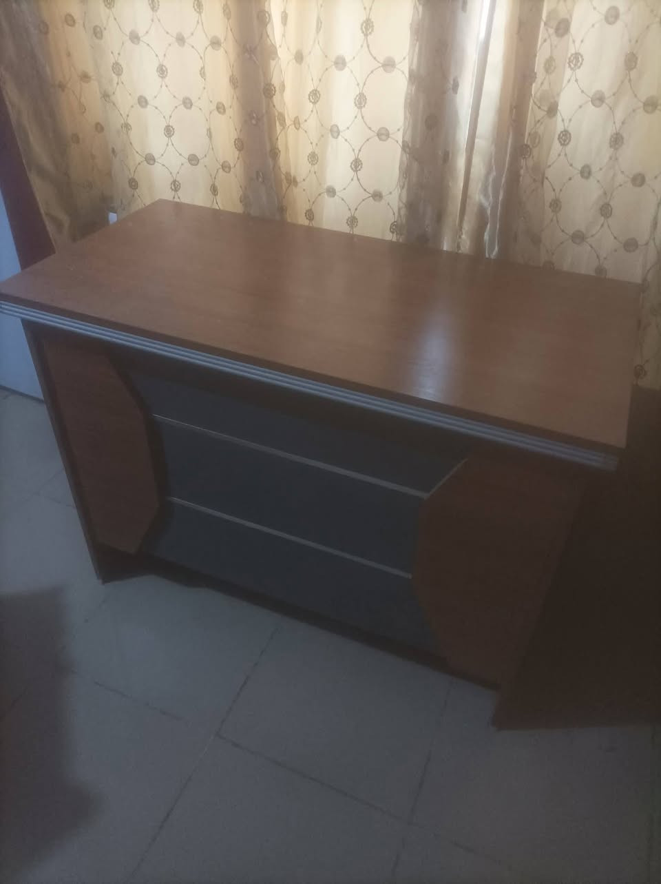 ميز مكتب 100سم استعمال شهر واحد
السعر المطلوب 60 الف
مكان الاقامه بابل مركز المدينة ***********
