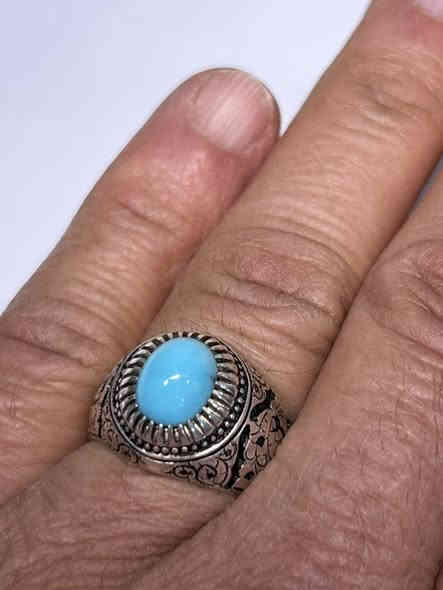 خاتم فيروز نيشابوري صافي لبه غير معالج طبيعي وبصياغه قلم زني تحفه العنوان الكوت للاستفسار الاتصال على ***********
