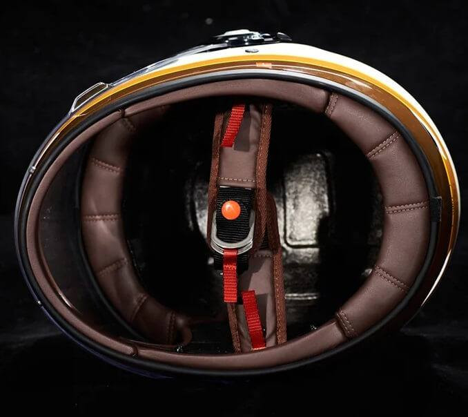 السلام عليكم ورحمه الله خوذه سول رايدر وكاله مقاس الخوذه XL سعره 100 الف غير قابل للتفاوض 
***********
