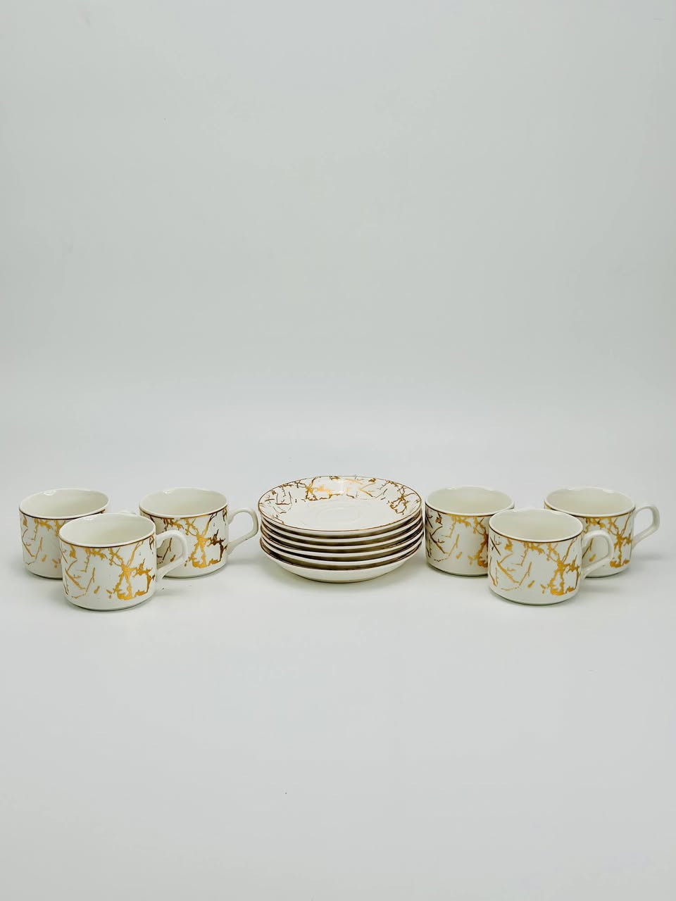 هذا مو مجرد سيت… هذا لمسة فخامة تخلي ضيافتك غير مستوى ✨
سيت أكواب وصحون سيراميك نخب أول بلون أبيض صافي، مزين بنقشة ذهبية فخمة تعكس ذوق راقي وتضيف لمعة تجنن لكل ميز 👌
🔸 ٦ أكواب + ٦ صحون مطابقة
🔸 مثالي للچاي والقهوة بالعزايم
🔸 يد مريحة وسهلة المسك
🔸 سيراميك صحي ما يتفاعل ويا الحرارة
🔸 يحافظ على سخونة المشروب
🔸 تنظيفه سريع وبدون تعب
سعره بـ 13 الف فقط... ✨🤞
💌للطلب او الاستفسار يرجى التواصل على الخاص 🤞💖


**إذا كنت صاحب هذا الإعلان وتريد حذفه لأي سبب، رجاءا أرسل رسالة إلى الدعم الفني**