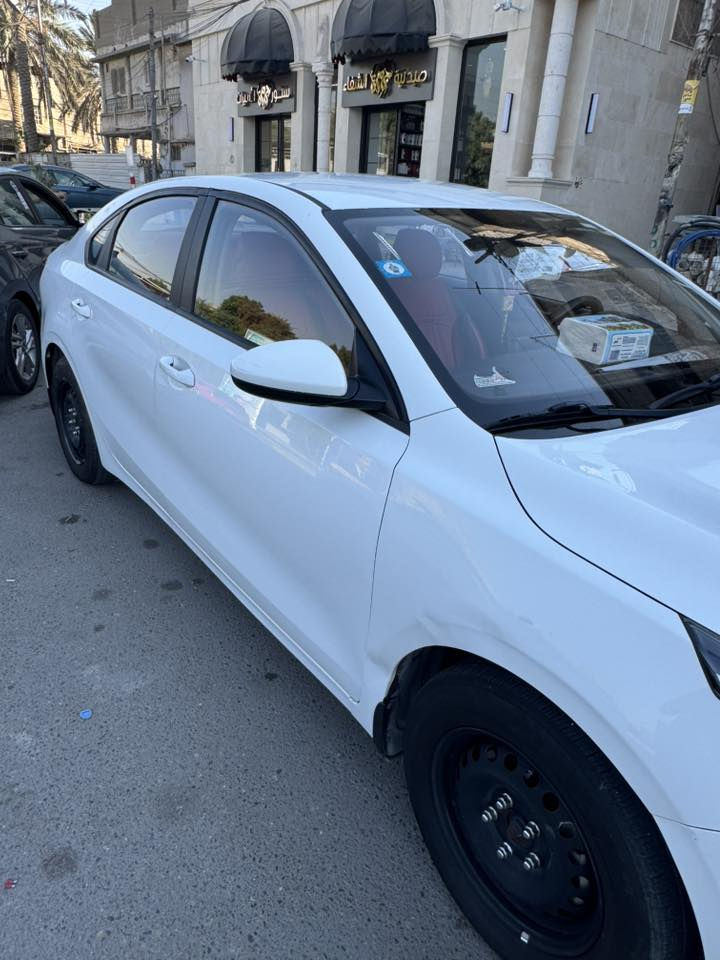 السلام عليكم سيراتو 2021  محرك 1600ماشية 122الف حقيقي السياره امبدله باب خلفي بلادي اصلي وبيه  بارد جاملغ الامامي وبارد جاملغ الخلفي  سياره نظيفه كلش السعر 150
***********
