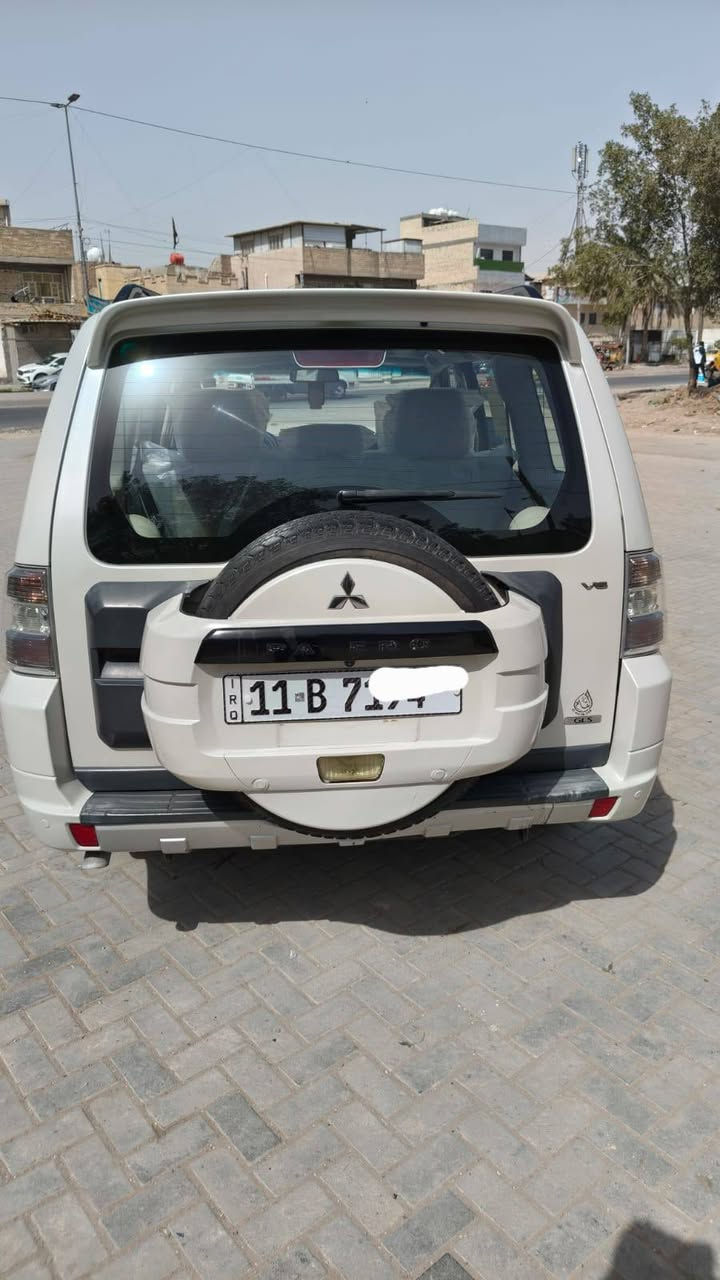 باجيرو موديل ٢٠١٠ مكفولة كفالة عامة لا ضربة ولا صبغ فول مواصفات حبتور تحكمات جيهتين حاكية حساس شاشة كامرة دوارة كشنات جلد وكهرباء فتحة سلايت زراك لايت ثلاجة دمام خلفي اشاير بلمري مري شفط وبيهة مواصفات اكثر مكينة وكير خير من الله صدر امامي وخلفي جدد تبريد ثلج تخم تايرات جدد كهربائيات كلهة شغالة سياره جاهزه من كل شي اي نقص مابيهة رقم بغداد الدولي الجديد بسمي سعر ١٤٧ وبيهة مجال للشراي للستفسار *********** عنوان بغداد البلديات
