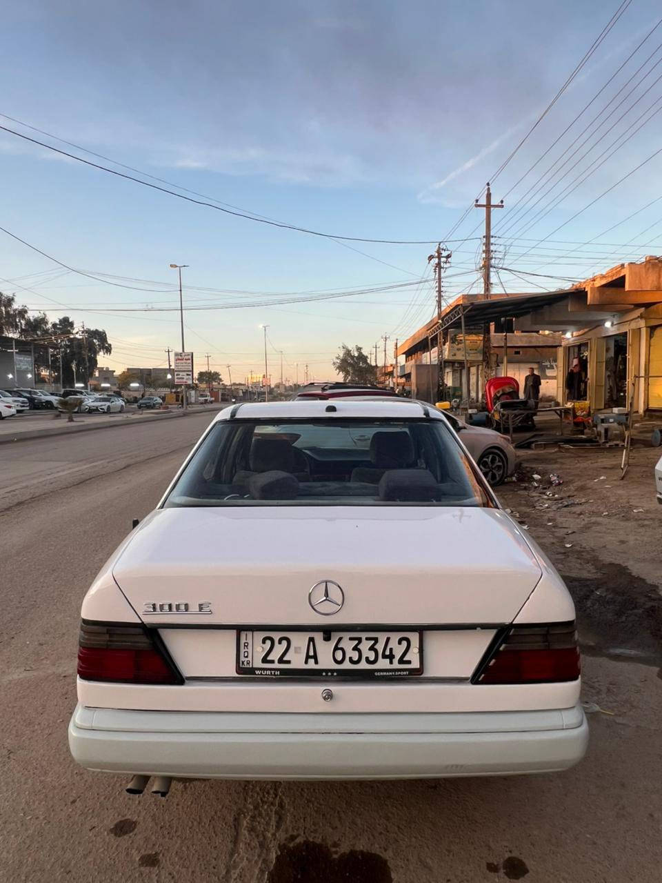 السلام عليكم مرسيدس دب موديل 1988  رقم أربيل  الجديد سنويه جديده محور 3000 كير محرك كهربائيات جديد تخم تاير غرفه نضيفه كلش 
صبغ عام جماليه قواعد دبلات معمره 
تراي وين مايعجبك مكاني سامراء السعر50 بيه مجال لشراي
***********
