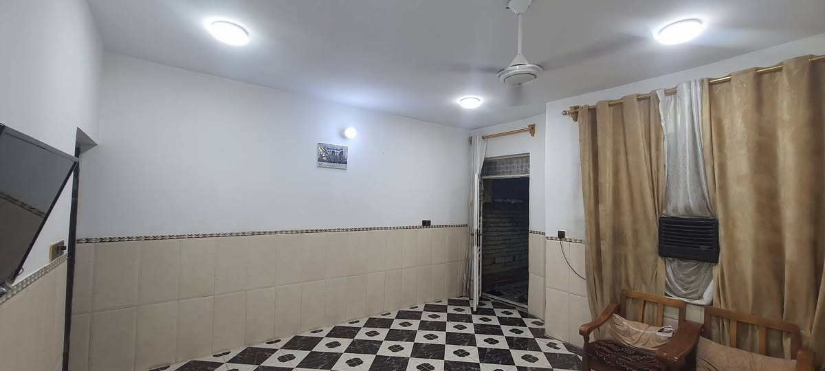 بيت طابو صرف 50م ( 5 × 10) مع تشجير 30م طابقين مع بيتونه وغرفة هيكل طابق ثالث.
استقبال ومطبخ + خدمات وطابق ثاني غرفتين.
نقص واجهية.
العنوان ام الكبر شارع زويني نهاية فرع مخبز الروعة الفرع قبل الاخير. للتاكيد طابو صرف بأسمي.
السعر جوة السوك. ( 90) مليون
للاستفسار ( ***********).

