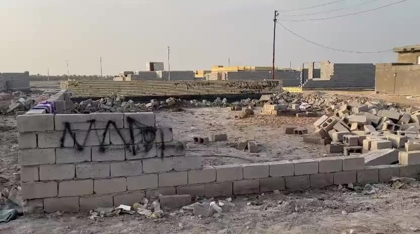 سلام عليكم قطعه زراعي بسديناويه قرب مدرست صفي الدين لمساحه 400 ركن جميع لخدمات  موجوده رقم ***********
