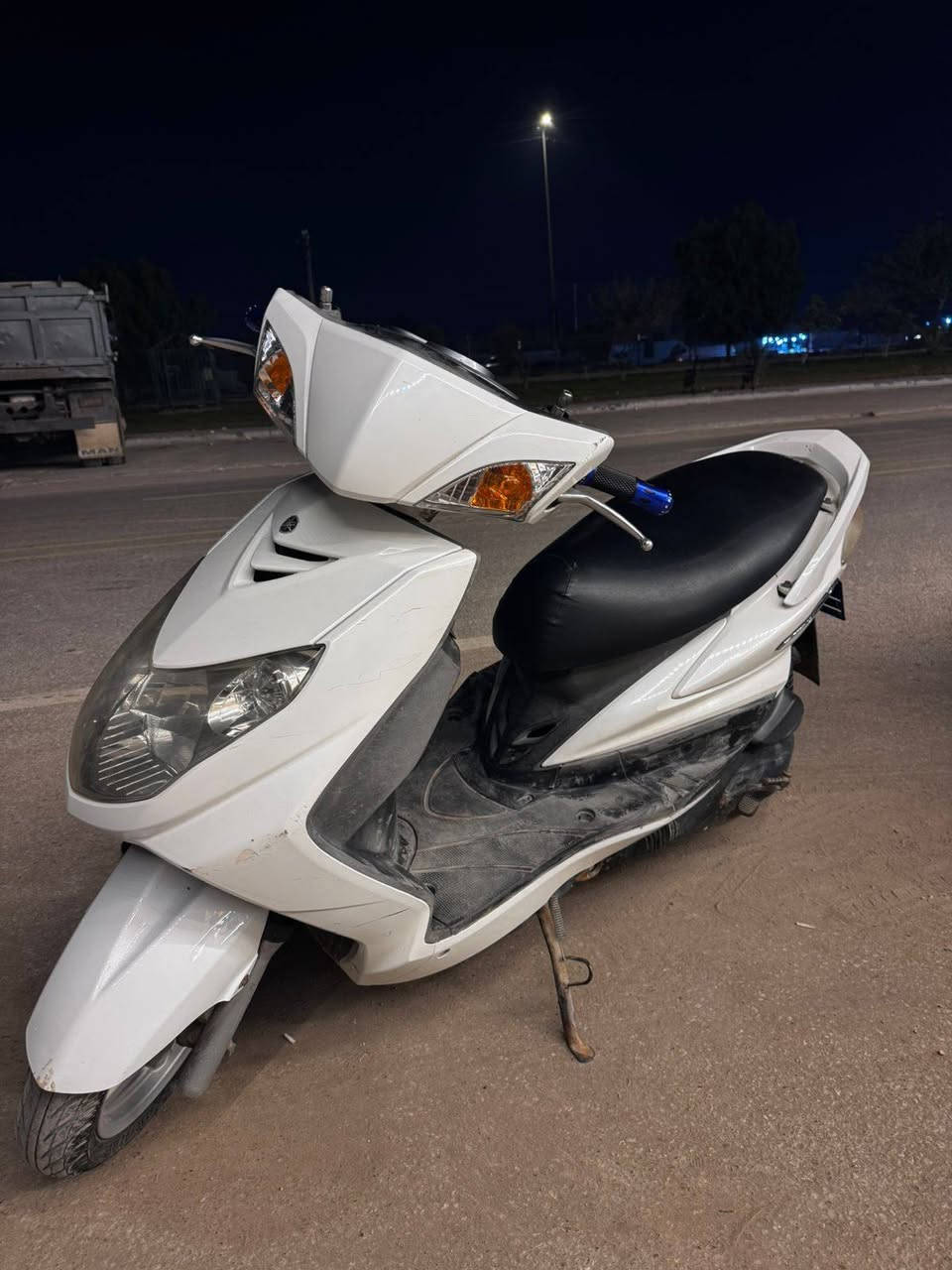 سلام عليكم دراجه سكنس فحل الشكل القديم ياباني قبق نفخ دراجه بلاديه ماشيه 60 الف مال رمبه نكره سلف اب اي وقت السعر 750 الف و بيه مجال العنوان باب طوريج  متواجد خاص و على هذه الرقم 7754244953
