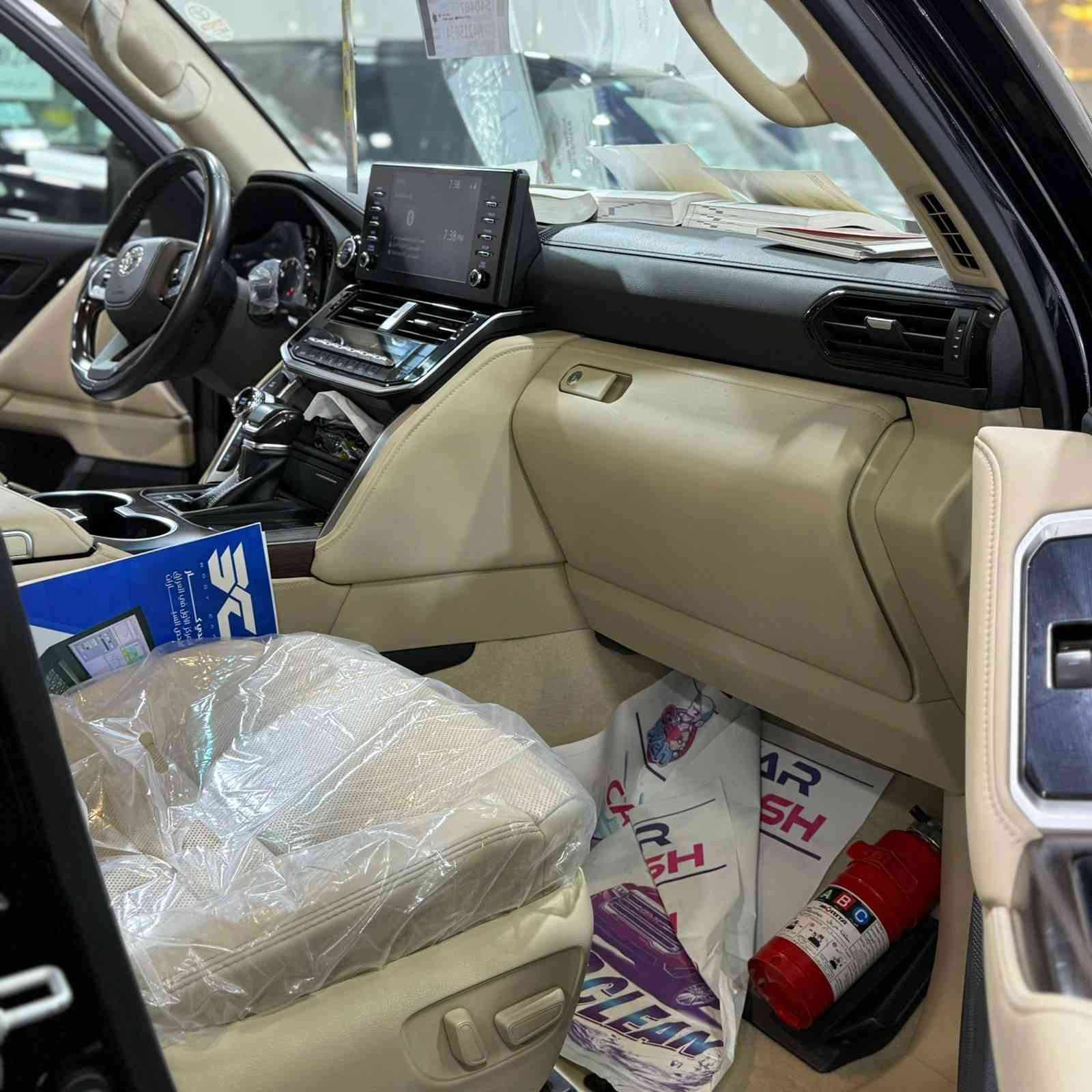 لاندكروز 2022
ضمان شركة ساز كفاله من حادث او ضربه مع كفاله كير ومحرك 
ماشية 25000 كم 
مواصفات فول GXR
فتحة 
3 شاشات تطبيق 
رقم بغداد جديد سنويه جديدة
محرك 4000 تنفس طبيعي
السعر 65$ الف دولار 
رقم التلفون / ‭0773 510 2752
