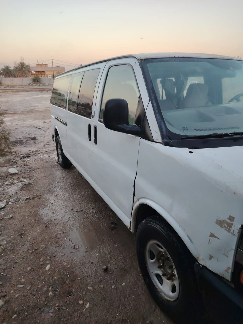 سلام عليكم سياره فان 14راكب موديل اصل 1999 محدثه موديل 2008مكينه مال لكزز ياباني 8سلندر سياره شغاله بس تحتاج عقل  ***********
