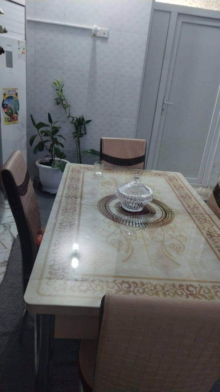 بيت للبيع في طويريج/ حي الجمعية / الزراعي/ شارع أصحاب الكساء ركن مساحه 120م طابق واحد مع غرفه في الطابق الثاني شارع تبليط ماء كهرباء مجاري
السعر 70 وبي مجال 
للاستفسار الاتصال على الرقم ‏‪***********‬‏
