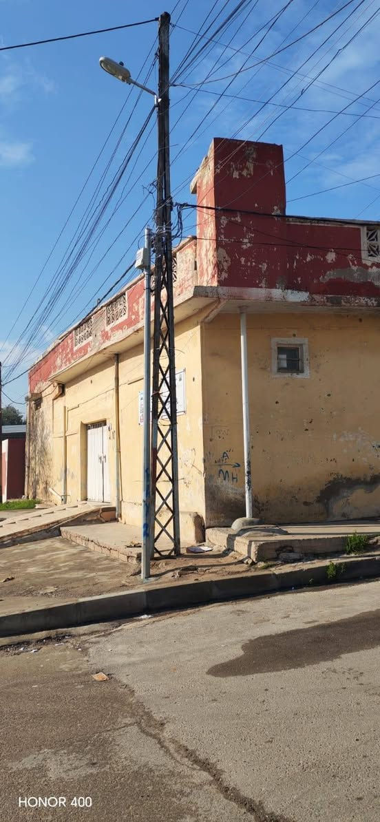 بيت بحي القاهرة تجاري مقابل جامع المؤمن المساحة 160م الواجهة 16 للاستفسار الاتصال على الارقام التالية
***********
***********
