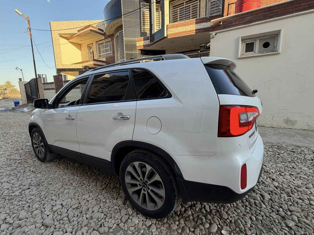 السلام عليكم ورحمة 
كيا سورنتو خليجي مكفوله 
موديل 14 شكل 16 
رقم سليمانيه تحويل وكاله حاضر
المواصفات Vip
بصمه  و بصمت ابواب
لد امامي خلفي 
حساس امامي خلفي جانبي 
3 قطع تبريد 
سبعه راكب 
داخل صاج لونين
مري شفط
تبريد بيانو
كشن كهرباء
اشاره بالمري 
تحكم جهتين 
كامرا شاشه
كشاف 
اضاءه باليدات و بالدوسات لد 
لايت زنون 
ميكنه 2400 دوش 
سياره كفاله من صبغ وتبديل فقط بارد بالباب وشويه بالجاملغ
السعر 158 وبيه مجال 
مكاني بابل***********
