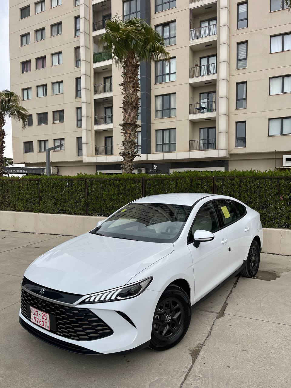 السلام عليكم ورحمة الله🙏
((BYD _ Qin plus))
موديل : 2025 🔸 
ماشيه : 3 آلاف 🔹 
السياره أخت الزيرو بدون أي ملاحظات + شاحنة الأصلية أرضيات كلها بعد ما مشدودة... 
مواصفات النص فول) 
شاشة _ كامره _ تحكمات ستيرن _ كروز سرعه _ بصمه _ دخول ذكي بل كارت _ لايتات زنون _ حساسات شاشة دجتل) ✅
داخل السيارة بيجي (كريمي) المرغوب 
سعر السيارة 112 وبيها مجال بسيط 
*********** يوجد واتس إب 
((مكان السياره أربيل📍))
