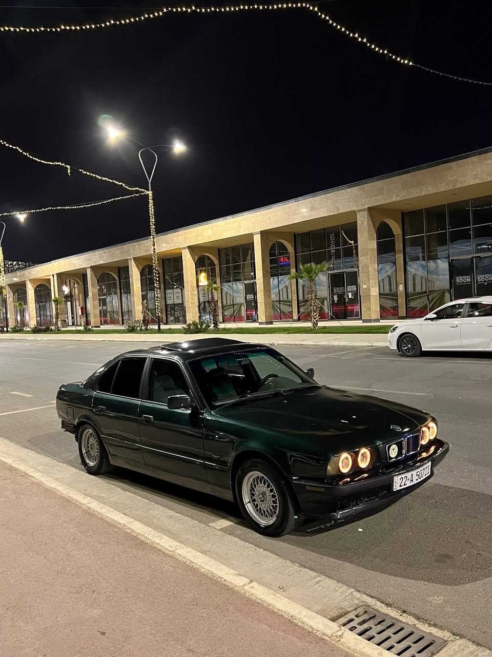 bmw  525  
  گێڕ عادی 
سڵایت 
دووجام کارەبا 
پێش پان 
ناو ڕەساسی 
1991 
چەمەلەغی دواوە لای سەکن پێوەیەتی 
مەکینەی تۆزێ بوخاری هەیە 
ڕەقەمی تا 2030 تازەیە بەشەرتی تەحویلو خرامە  
40 گەڵاو مەعامەلە   
0770 907 24 97
