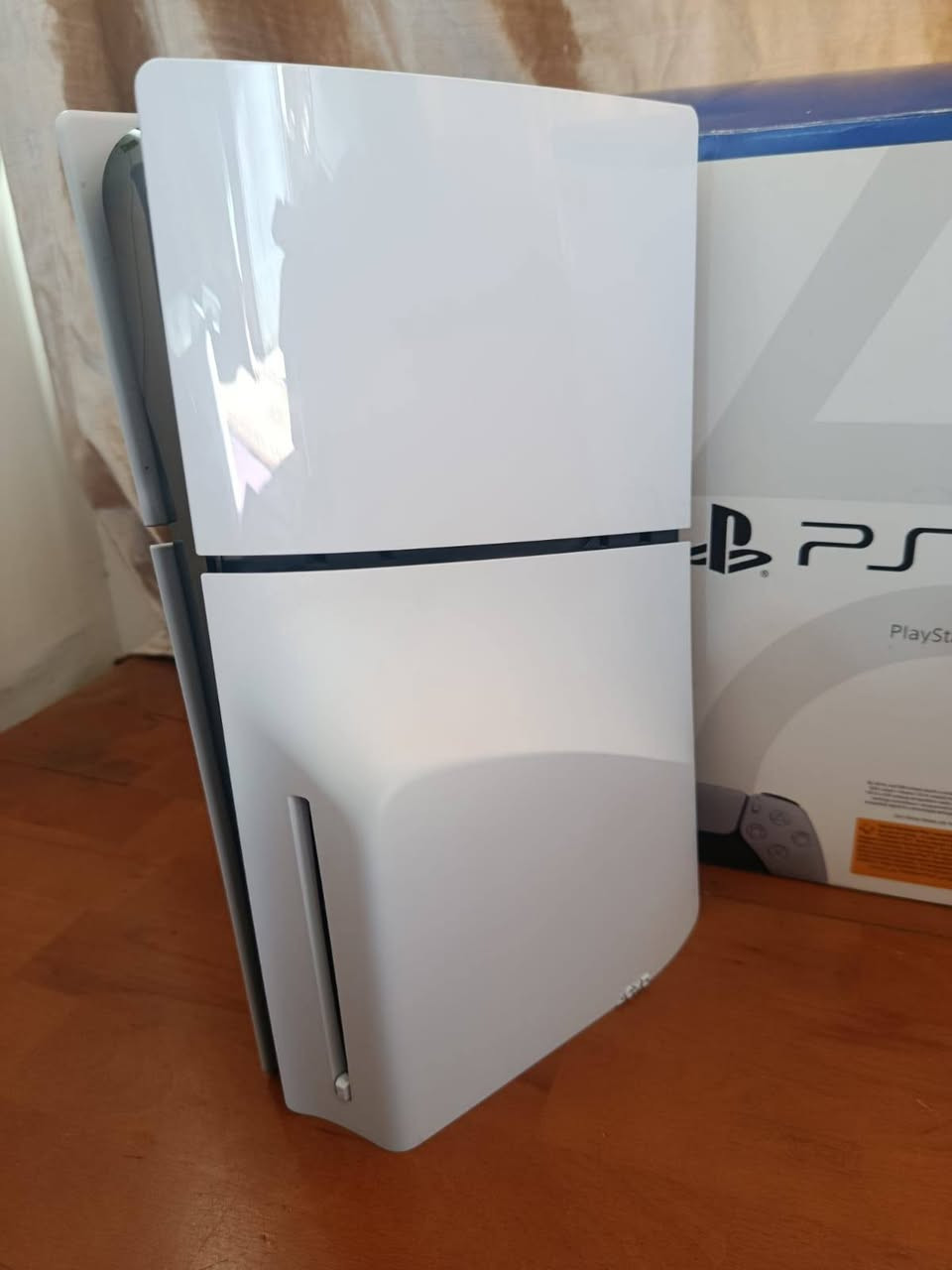 السلام عليكم
بلي 5 مستخدم نضيف جدا اخو الجديد كل ملحقاته الاصليه موجوده والكارتونه + جوستك اضافي اصليه ثانيه 
ويا قرصين
 فيفا 25
GTA
وبي حساب اماراتي مشترك بلاص فاخر باقي للاشتراك 20 يوم 
والحساب بي رصيد تكدر تجدده الاشتراك من يخلص والحساب تكدر تنزل بي اي لعبه تريدها بدون متشتري اقراص غاليه كل الالعاب موجوده بالحساب تنزلها 

السعر 750.000 

***********
