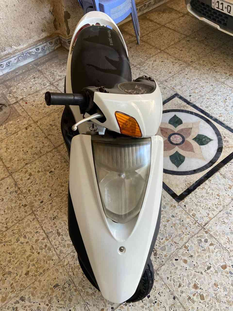 دراجه بريز. رمبه مكفوله من كلشي فقط كفرات مبدلات من الرمبه 
مكينه خرسه ما مفتوح برغي بيها 
السعر 900 
مكانها بغداد حي اور 
***********
