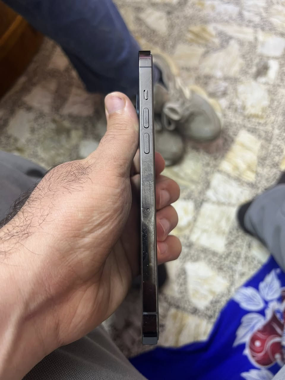 السلام عليكم أيفون 12بروماكس للبيع ذاكره 256.   بطاريه 79 مكفول ما مفتوح سعره 450.    بغداد للاستفسار ***********
