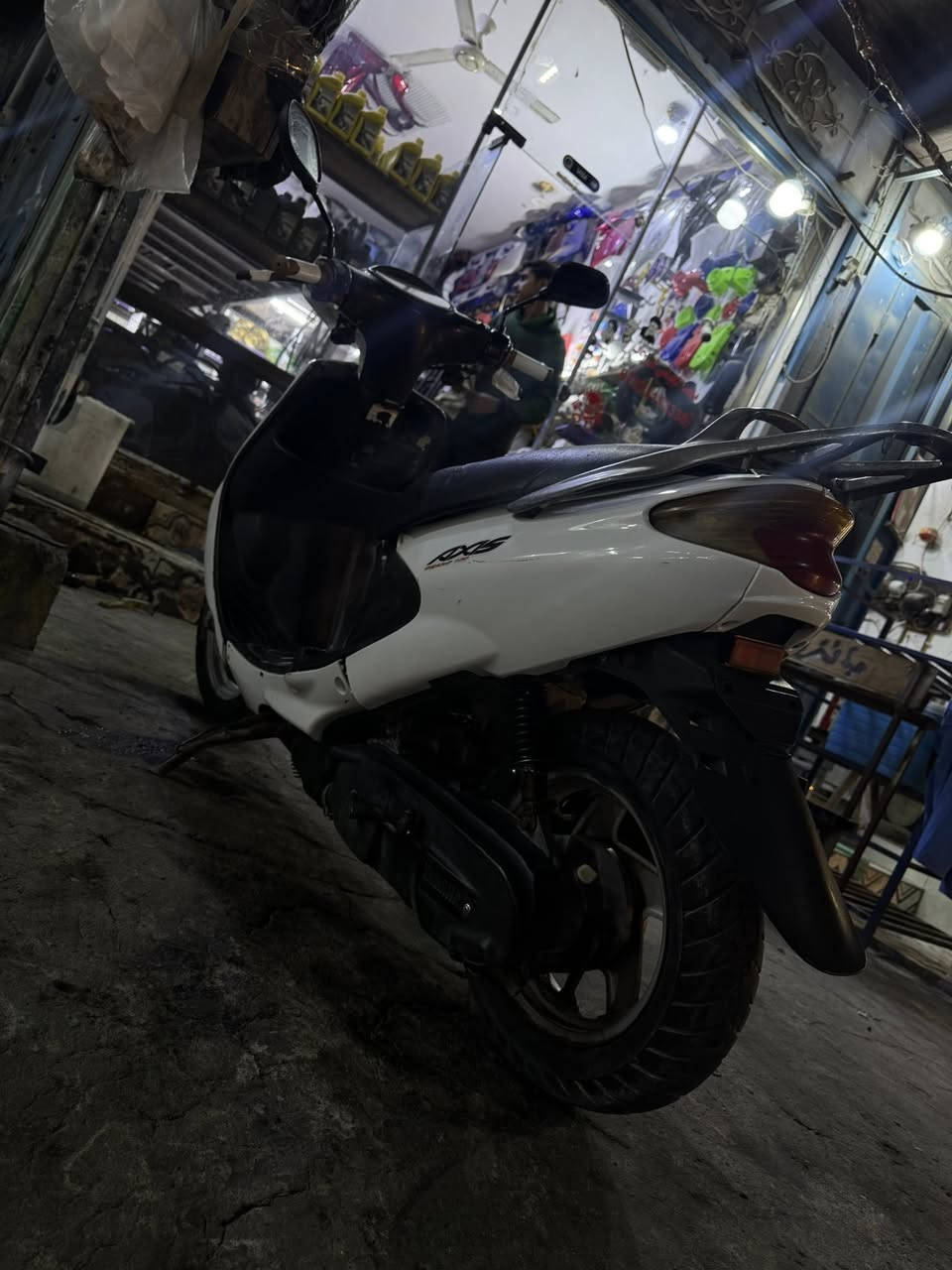 رقم صاحب الدراجة (***********)
دولفين ياباني نكرة بكل وقت مكينة ناعمه 
كهربائيات لايت بكلايت اشاير هورن زينون شغال
تواير جدد دبلات امامي خلفي شغال كفرات جدد
السعر 360 ترهم مراوس سماوة سايدين حي الصدر 
مجاور احمد جمعة ابو الأستنساخ
