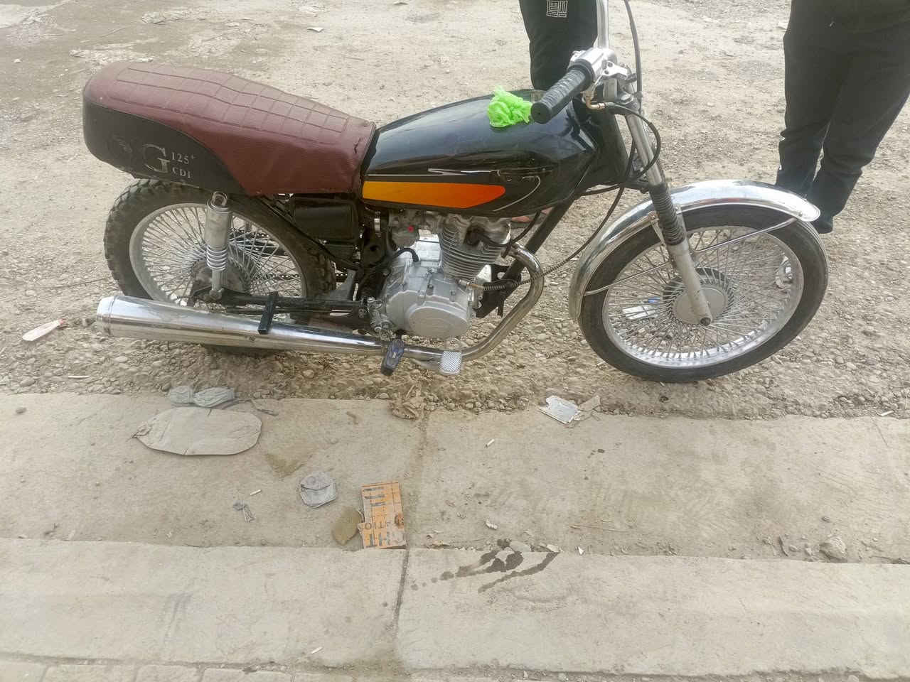 السلام عليكم دراجه للبيع موديل 17 سعر 250 الرقم ***********
