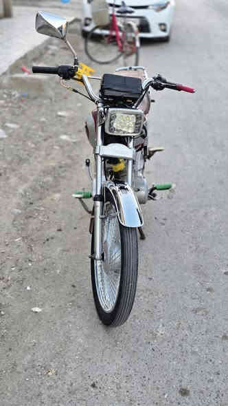 نامه برو محرك شرط النضافه والشلعه دراجه حلوه ومرتبه اشتغلتها علا ايدي من حض وبخت دراجه راقيه
السعر 375 وبي مجال لو مامحتاج مابيعهه بهيج سعر والله
مكاني تكريت ناحيه عوينات الشراي يتصل علا الرقم او يراسلني واتساب ماسنجر ما افتح
الدراجه لكطه شباب من نضافه من محرك من كلشي
***********
