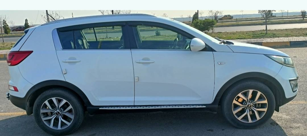 كيا سبورتج 2015 
🛑محرك 2000 دوش
🛑 كابون بانزين
🛑 السيارة باسمي رقم اربيل مسطرة
🛑حساسات خلفية
🛑 شاشة 
🛑 تحكمات ستيرين مع مثبت سرعة 
🛑 تبريد وتدفئة ممتاز
🛑 تحكم مراية كهربائي 
🛑 طخم امامي وخلفي مبدل جديد 
🛑اطارات جديدة
🛑باتري جديد
🛑 5 ويل كب
🛑 محرك بي صوت(چكچكة) ومبدل رواجز وباقي الصوت
🛑 ملاحظات السيارة موضحة بالسونار المرفق مع الصور
🛑السعر 152 مكاني الموصل الايسر
🛑 ***********
