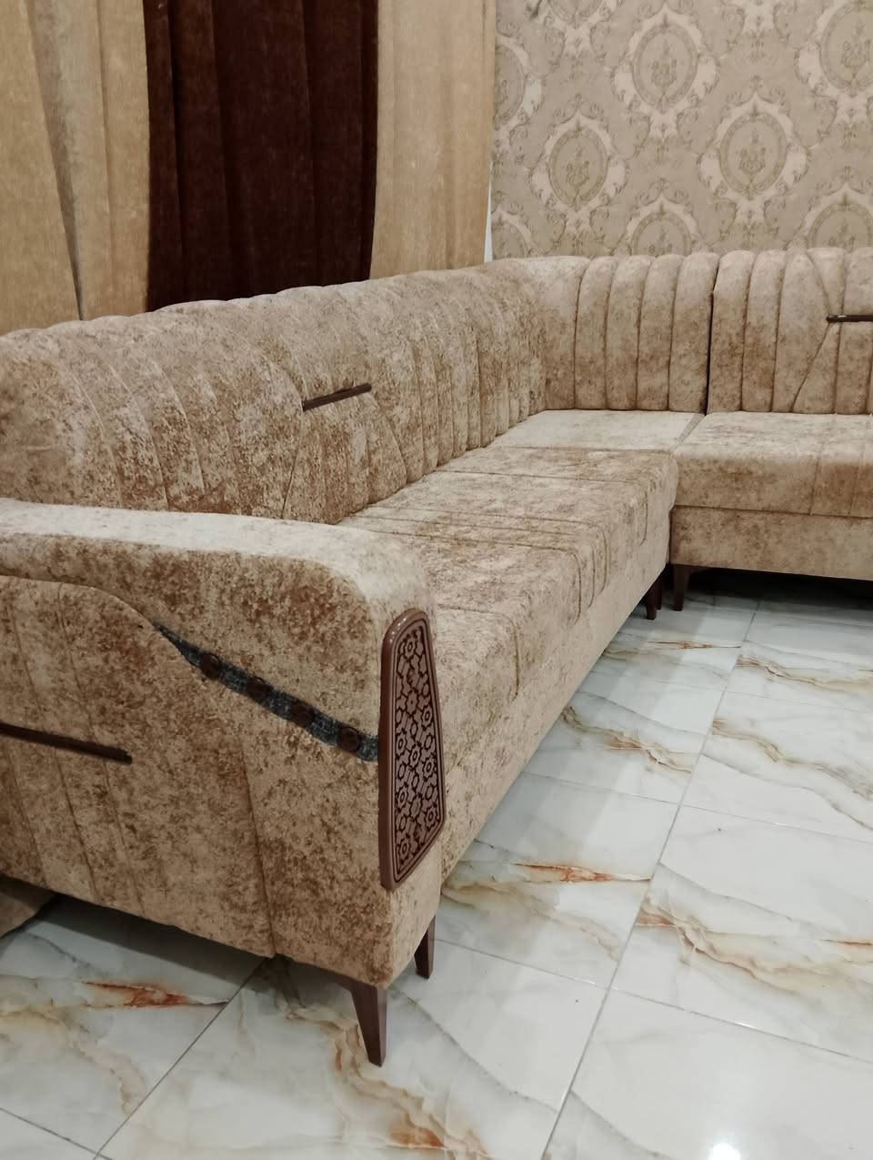 ديوان 9 مقعد تفصال عراقي الصنع خشب بلوك جديد غير مستخدم قماش هاواي خاولي القديفه السعر 300 قفللل
*********** واتس 
***********
