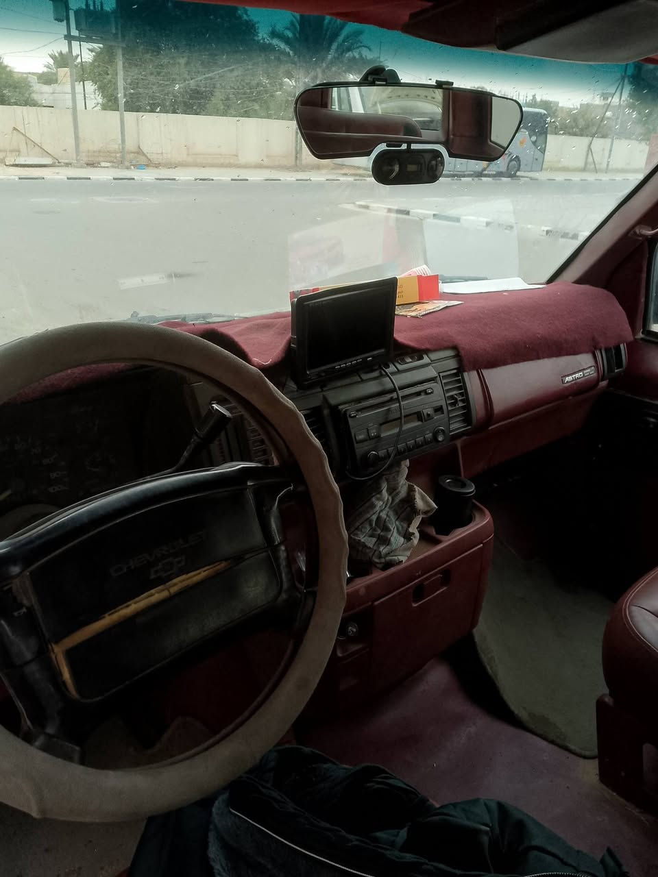 السلام عليكم فإن استرو 94 للبيع مبدل كير ومكينه حاويه جعمقه جديده تبريد قطعتين خلفي وأمامي منضومة غاز كامره خلفيه وباتري جديد  سنويه جديده رقم انكليزي شرط التحويل السعر ٥٥ وبيه مجال بسيط مكاني النجف للتواصل ***********
