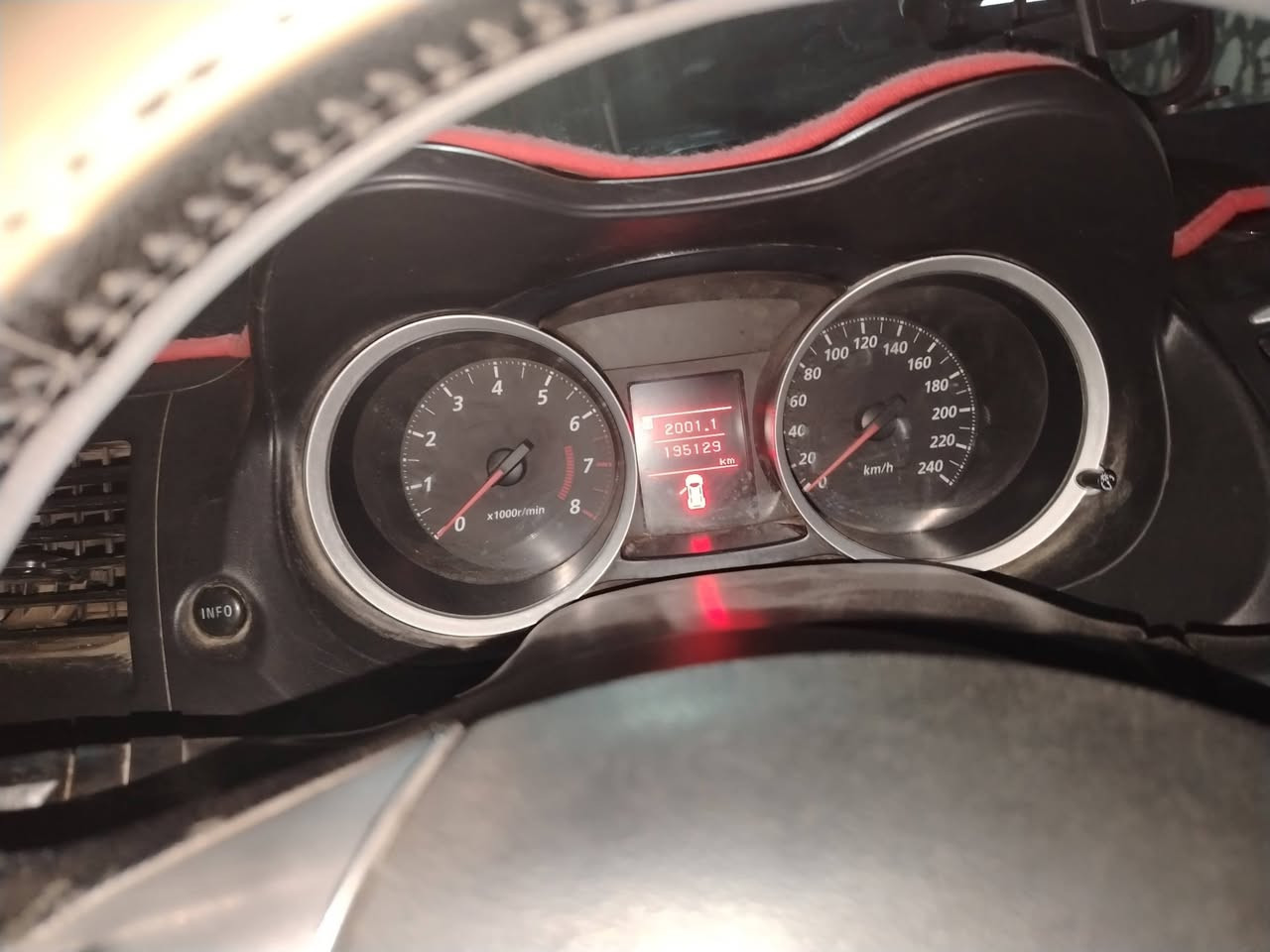 لانسر صالون قرش موديل١٦ للبيع وارد خليجي الرقم بابل تخم تاير ومحرك وكير تدفئ وتبريد فول وحدادية فقط صبغ صفحة السائق بدون ضربه  السعر خاص او على الأرقام التالية ***********او ***********
