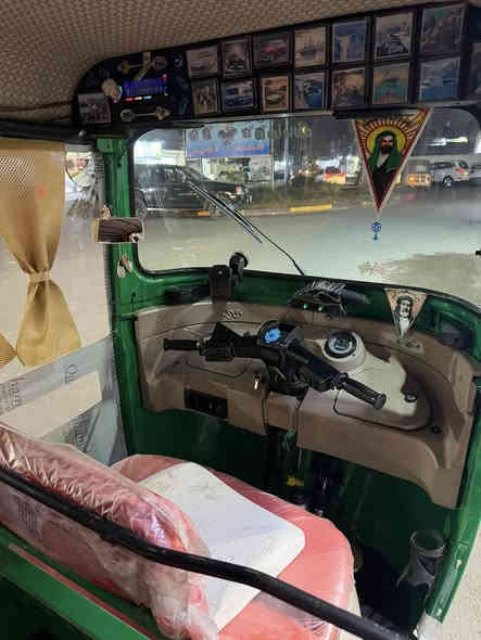 سلام عليكم 
تكتك 2020شهر 12 يوم 3 
مكينه كفاله وأكسل كفاله 
كشر بيها شويه بالصفحه 
رقم وسنويه بغداد باسمي 
العنوان بغداد الجديده 
سعر 7 وربع وبيها مجال 
الرقم ***********
