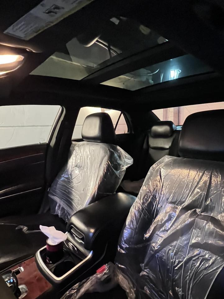 يا الله
سلام عليكم 
للبيع اوباما كرايسلر   وارد امريكي
موديل( 2014) C 
رقم اربيل  بأسمي هزه جديدة سنوية جديده لل2031 تحويل مباشر 

مكفولة من كلشي 
تو ويل
كلين تايتل صار بيها طخة بالجاملغ الامامي موضح بالسونار الباقي مكفول 
ماشيه 170الف 

فول المواصفات :
*حجم المحرك 3600 .
*كير طيارة.
*اللون اسود .
* پانوراما . 
* مصابيح امامية زنون مع LED .
* شاشه كبيرة 
* سستم صوت
* داخل جلد لون اسود 
* مقاعد أمامية كهربائية عدد 2 . 
* مقاعد أمامية  وخلفية تبريد وتدفئة . 
* تشغيل عن بعد . 
* تدفئة ستيرن . 
* محدد سرعة . 
* تلفون بلوتوث . 
* كاميرا خلفية .
* مرايا متحسسة للاضاءة العالية .
السعر : 180وبيها مجال 
للاستفسار 📞: ***********
