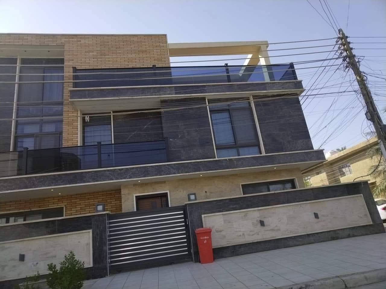 الحمد لله تم اكمال بناء البيوت لمجموعه من مناطق بغداد 
العمل كامل ضمن نطاق البناء 
و ايظا العمل بالواجهات الخاصة حسب الطلب للديكور 
ارضيات كاملة 
تصفير جداران و ارضيات 
صحيات 
كهربائيات 
المنيوم ابواب و شبابيك 
اي شي يخص البناء موجود عدنا 
انسب الاسعار  موجودة عدنا 
قبل متحجز ويانه   تكدر تتاكد من عملنه 
للتنويه // اذا عندك اي سؤال  او استفسار بخصوص البناء حتى لو مكنت مسجل ويانه تكدر تتصل و اكيد التوضيح مجانا 
نظام العمل لجميع مناطق بغداد كرخ و رصافه
***********
