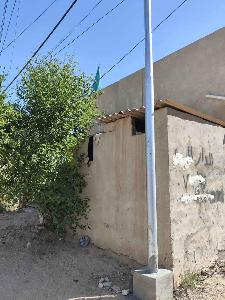 سلام عليكم مكلف بالنشر بيت للبيع بشارع  النافوره بحي الإمامين بالقرب من سكله بيت دلش  المساحه 100متر سند 25 قرار محكمة بي غرفه وصاله ومطبخ وستقبال وصحيات داخليه وخارجيه وكراج تم تنزيل السعر60وبي مجال قليل او مراوس بيت اكبر ماكو مشكله باقي التفاصيل اتصل ‏‪0771 721 4101‬‏ كربلاء, العراق
