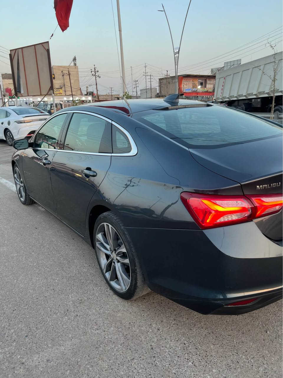 السلام عليكم 
شفر ليت ماليبو موديل ٢١ 
LT محرك 1500
سياره جاهزه مجهزه مال جناي
من محرك وكير وتبريد وحداديه 
حادثها مدكر وبنيد 
السيارة عندي بيها وكاله عامه وراعيها مستعد هم يسويلك عامه، بس هاي السنه وتصير حره
السعر ١١٥ 
عنواني بصرة 
*********** البصرة, العراق
