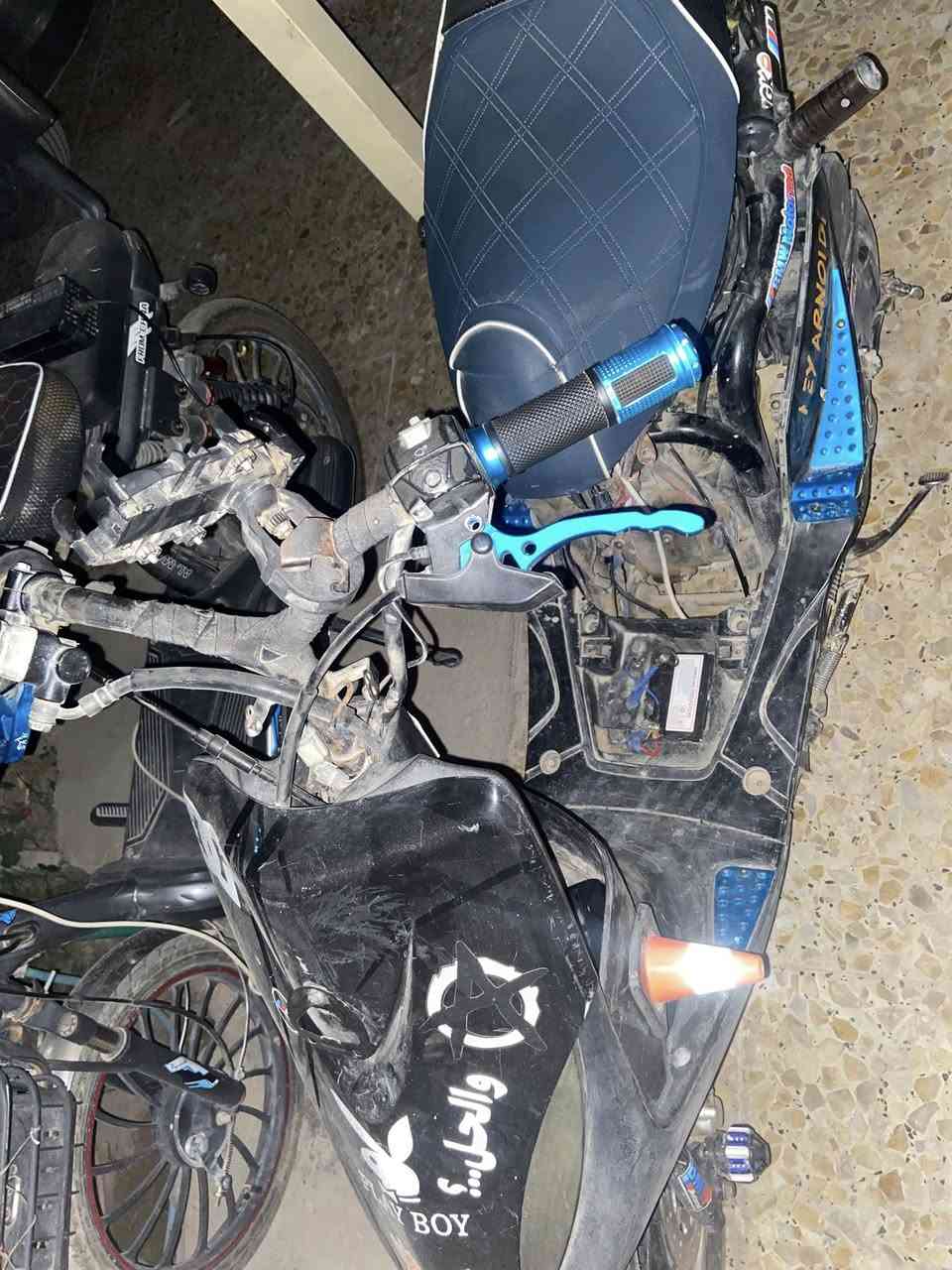 سلام عليكم دراجه ماكس عدله للبيع 49 بلاديه برغي ما مفتوح بيها دراجه كلش حلوه بس قبل شويه طفت بيه لحالها يرادلها كابريتر فيتر كلي لازم انضف كابريتر وآنه عندي شغل ماعندي مجال أسويها المهم سعرها 450 وبيها مجال من رخصت الادمن طبعا والله الدراجه كلش حلوه نكره سلف بكل وقت بس ماعرف لحالها كلها بلادي من عدا الكابريتر كلجات شوته قبق مال هندر بلادي كله مختم المهم الي مايعرف بيهن لا يراسل فدوه لوجهكم والي ما يشتري يعبر المنشور وبخدمتكم رقمي بي واتس اب ***********  والثاني  والخاص مفتوح
