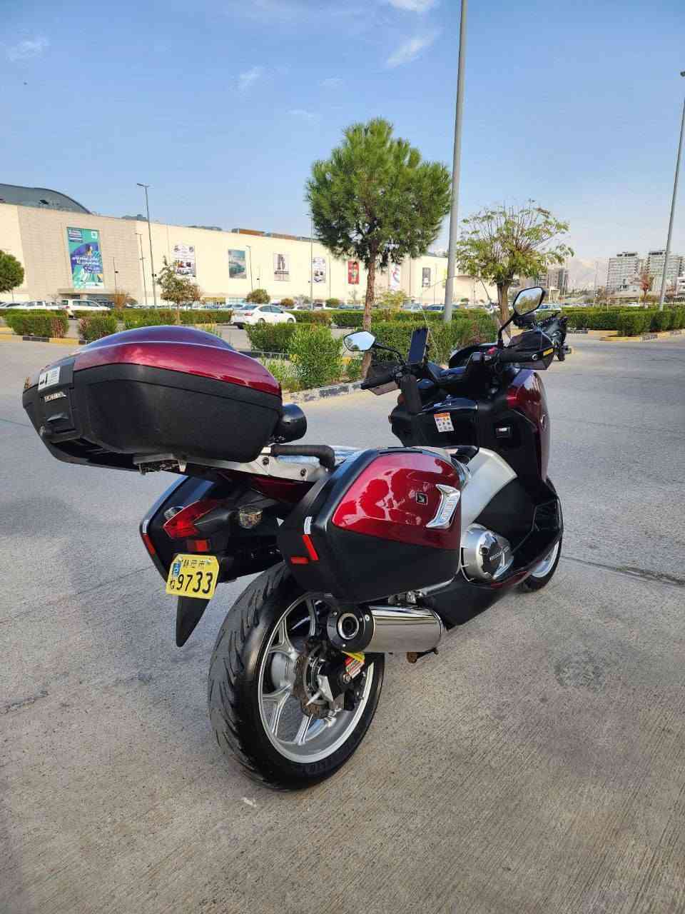 بسم الله الرحمن الرحيم

السلام عليكم

​دراجة هوندا NC 700 إنتيجرا (Integra) للبيع.

الماتور ما يحتاج وصف، ما شاء الله بالطبيعة أحلى من الصور. كل جزء بيها بشرط الفحص وما بيها أي مشكلة.

​المواصفات:

​نظام كوابح ABS

​كير أوتوماتيك + سبورت + عادي (تبديل يدوي)

​تدفئة يدات (دسك هيتر)

​نظام ملاحة GPS

​مشغل صوت MP3

​دبل سويتش بلاد (أصلي)

​تشغيل السلاسل الثلاثة وتحت الكشن كلها بسويتش واحد (مفتاح موحد)

​صبغ، كسر، أو شخط ما بيها نهائياً.

​السعر: 50 ورقة (5000 دولار) وبيه مجال للمعاملة.

​ملاحظة: رجاءً الإخوة اللي ما يعرفون بالأسعار لا يبخسون بحلال العالم، خلونا نحترم حلال بعض.

***********

