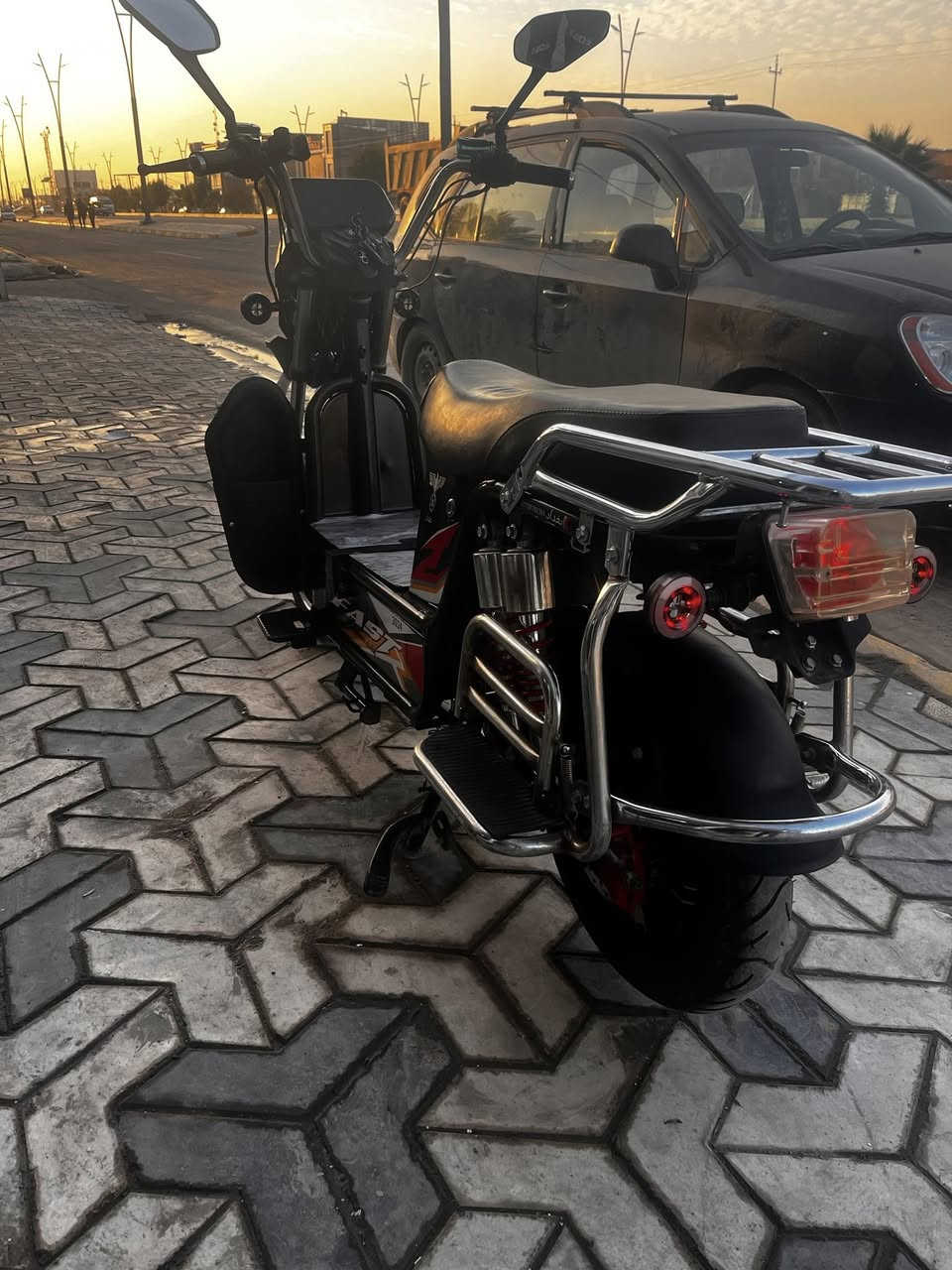 السلام عليكم متاح دراجة شحن موديل 24 بطاريات على فحص فول شرط الفحص 5باتري
فول مواصفات دبل إشارة لايت عالي ناصي 
سويجً عدد 2بصمةًعدد2 كهربائيات كلهة بلادية 
مكاني فلوجة شارع ستين 
لاستفسار ***********
