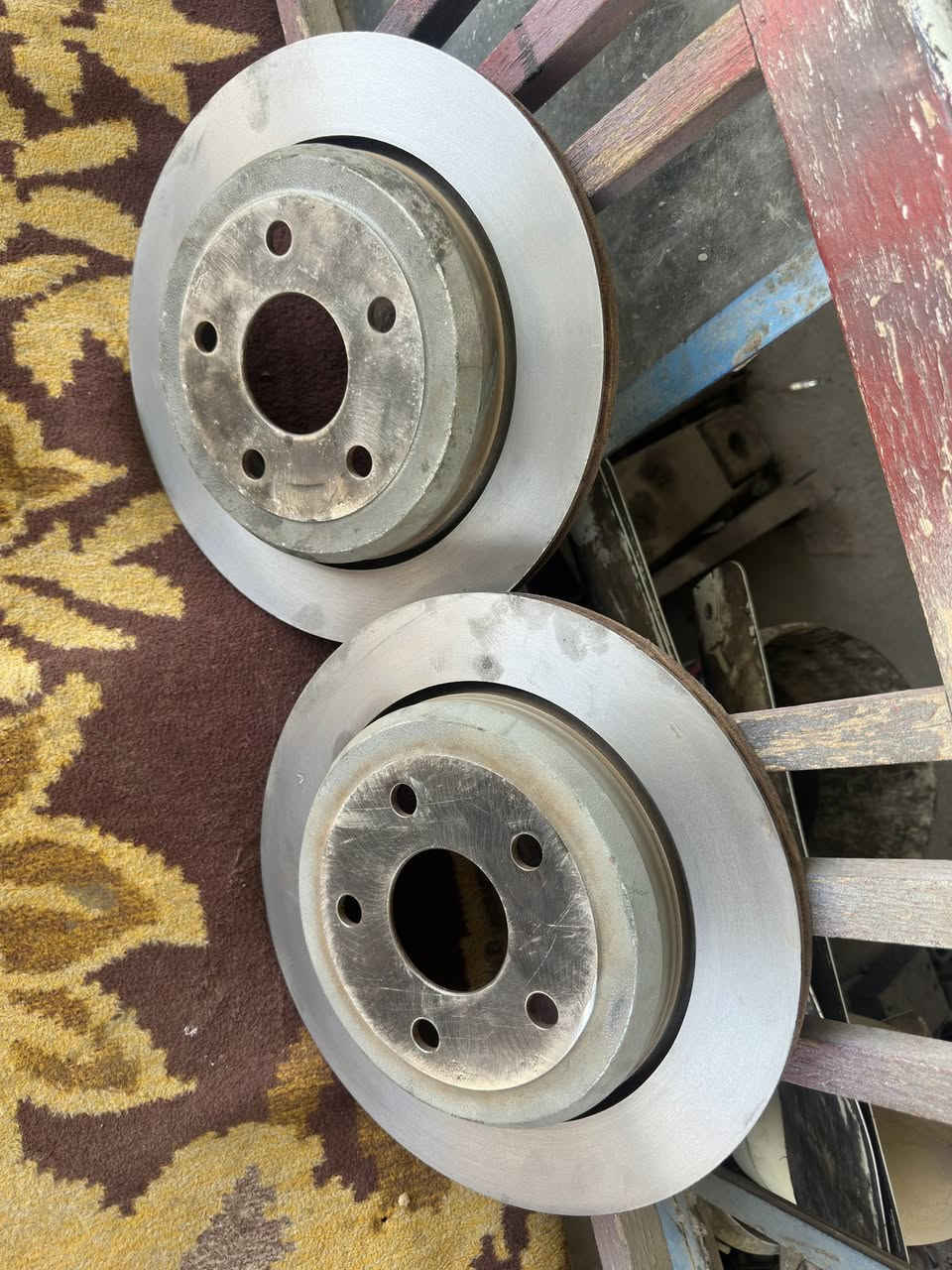 فلنجات خلفية اصلية مال تفصيخ مو تجاري بيها فتحات تبريد ترهم سيارات الجيب ودورنكو 

كلش نظيفات ومصفرات بالجهاز 

للبيع قيم واخذ موجود توصيل ادزهن اله اليريدهن


**إذا كنت صاحب هذا الإعلان وتريد حذفه لأي سبب، رجاءا أرسل رسالة إلى الدعم الفني**