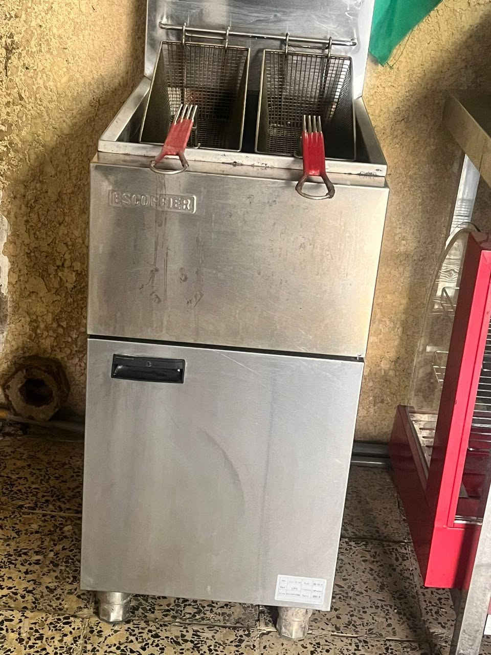 غراض مطعم للبيع عنوان بغداد جميله
مفتح شهر ومعزل بعدهن جدد 
اكو بعد خلاط حمص 
ومثرامه لحم 
ميز شاي 
ومياز مرمر
وقطعه علان ضوئيه 
اني مكلف بل نشر تواصل مع هذا الرقم
‏‪***********‬‏
