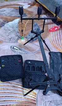 للبيع استاند  جهاز انذار وحساسات  ثلاث قطع مامستعمال  نضافه فول  استان...