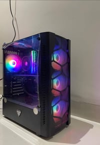 للبيع تجميعة كمبيوتر بحالة ممتازة جداً المواصفات: CPU: AMD Ryzen 5 550...