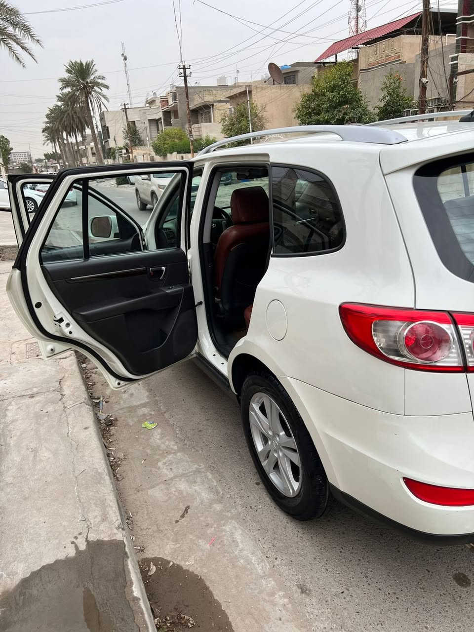 السلام عليكم
✅سنتافيا 2010 (خليجي) للبيع بدون مراوس شباك اسود اطار نيكل 
✅باسمي رقم بغداد مشروع وطني تحويل ثاني يوم
✅بدون حادث ماشي 143000 كم حقيقي بدون تعديل دك جرص بعد سرعة الـ 120  بلادي وضعيه الشركه
✅مكفوله من الضربه او الصبغ او الشاصي
✅بيه ملاحظات بسيط جدا تعديل على البارد فقط و بيه  تكحيلات كارت 
الدعاميه الاماميه يرادله تعمير

المواصفات:
‏✅ 6v /3500  حجم المحرك  
‏✅ 4x4 
✅ فتحة سلايد روف طكتين 
✅  داخل جلد مميز لون قرمدي بلادي من القطع النادره
✅ دشبول صاج
✅  سبعة راكب 
✅ 3 قطع تبريد والقطعة الاخيرة تحكم
✅تحكم استيرن
✅اشاره بالمري
✅باتري جديد 
✅ شاشة عمل 
✅ كامرة عمل
✅ مفتاح 

💵 💵 💵السعر:(خاص متواجد وتس اب)
***********
حسين علي
المكان: بغداد/حي العدل خلف تجهيزات الربيع
