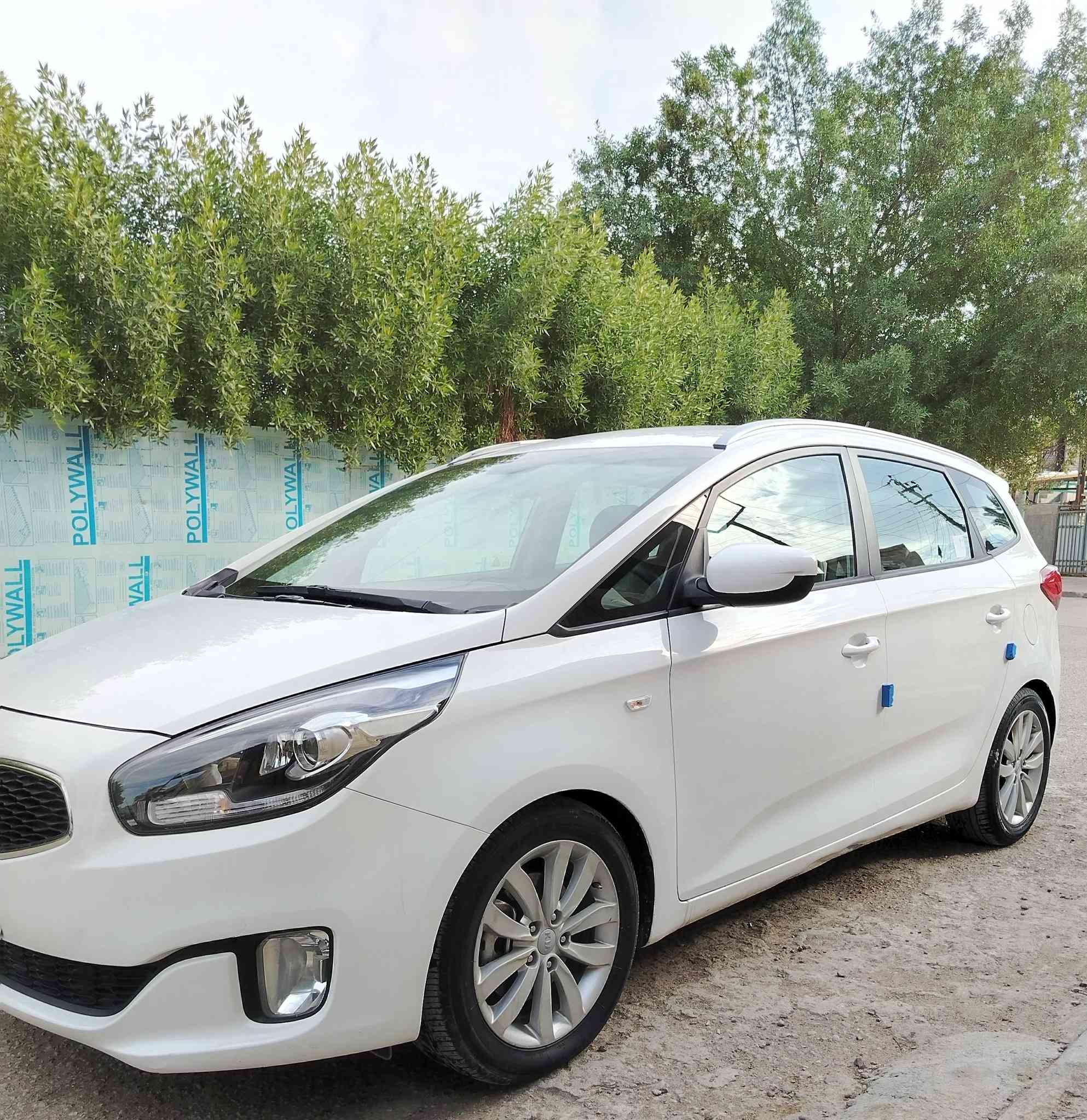 السلام عليكم للبيع كيا كارنز ٢٠١٦ رقم بغداد انكليزي الجديد بسمي تحويل ثاني يوم سياره جديده ماشيه ١٤٠ كير مكينه على وضع الشركه مابيه اي نقص كير مكينه صدر أمامي خلفي تخم تاير تبريد ثلج تدفئه داخل نظيف جدا سياره بلاديه كير اوتو مكينه ٢٠٠٠ المرغوب خلفيه حساسات ٧ راكب سياره جاهزه مكان السياره حي العامل علسريع الملحانيه قرب مسبح الرافدين موبايل *********** أثير *********** السعر ١٥٢ وبيه مجال حك الجيه تحويل ثاني يوم
