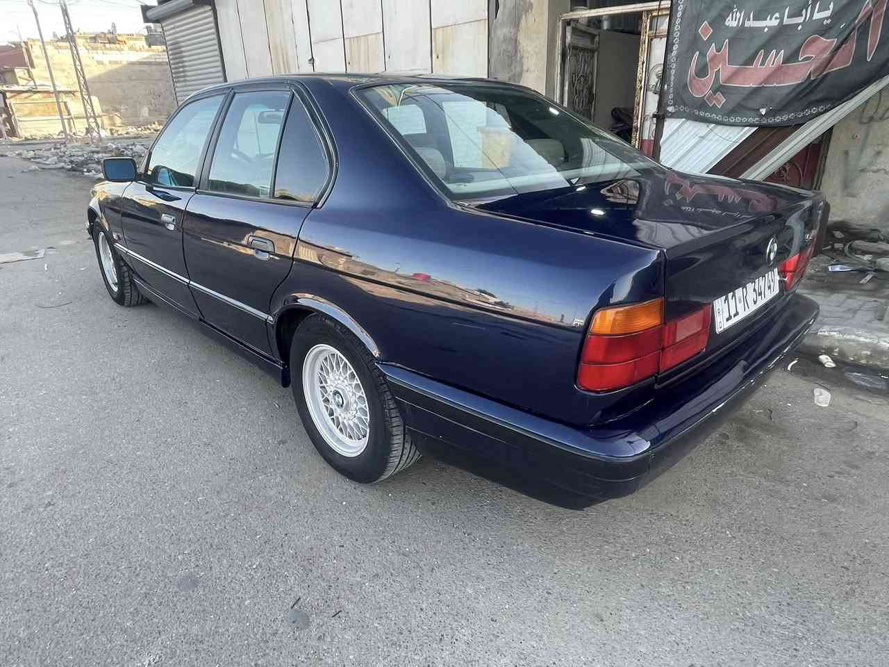 535 اصل بيها 25 فانوس موديل 1991 رقم بغداد باسمي السياره جاهزه من كلشي حداده توني شادها العنوان البصره القبله
 الهاتف ***********
السعر 75 بيها مجال 
(المو شراي لا يتعبنه اكو سيارات حته ب25)
