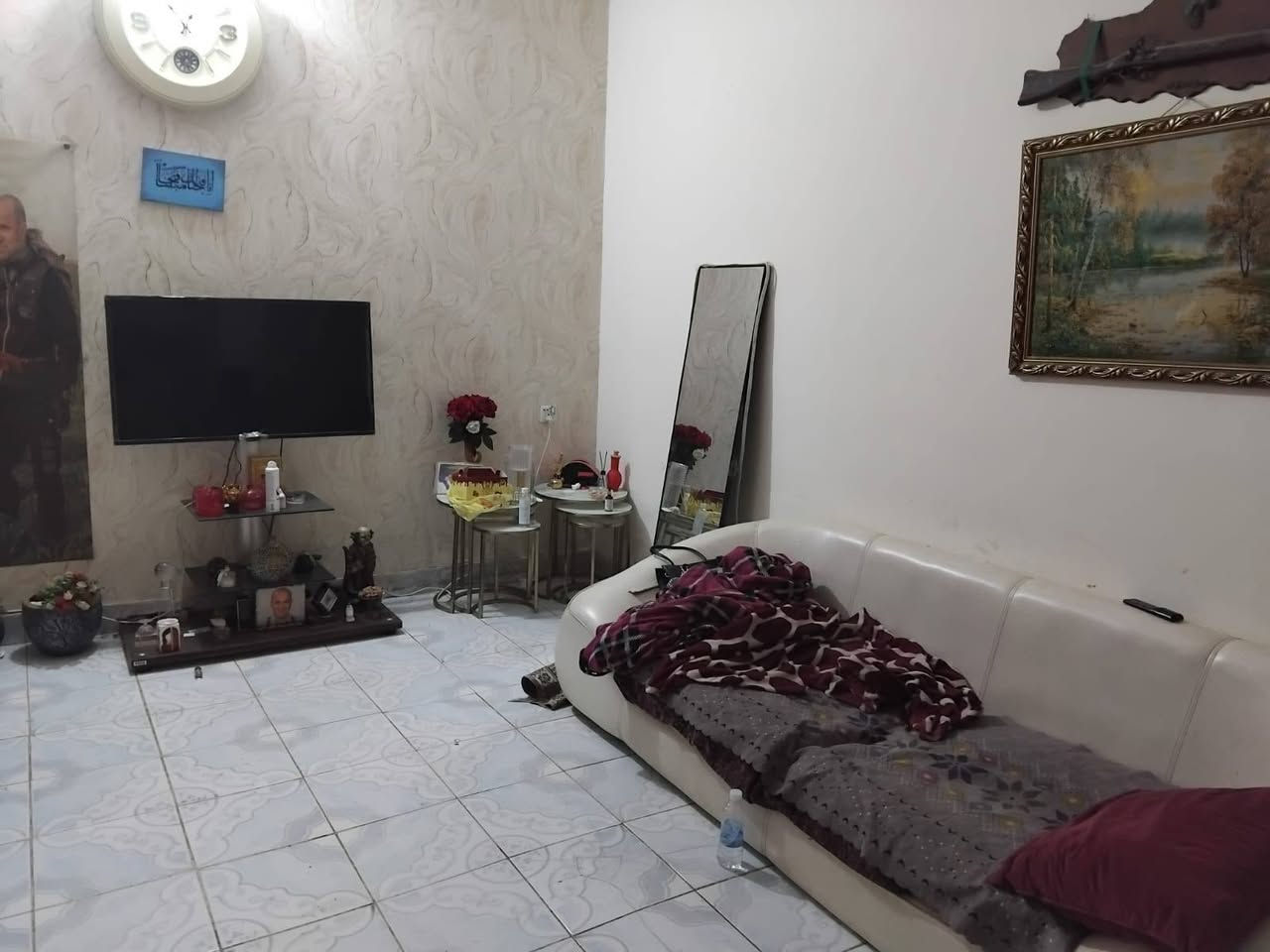 بيت تجاوز مساحه 200م للبيع سعر 40بي مجال قليل زعفرانيه الاساتذه معهد سابقا بيت صب  كونكريت منطقه هادئه وحلوه غرفتين نوم وهول ومطبخ وحمام وترك مخزن وكراج وحديقة  رقم *********** احمد للعقار
