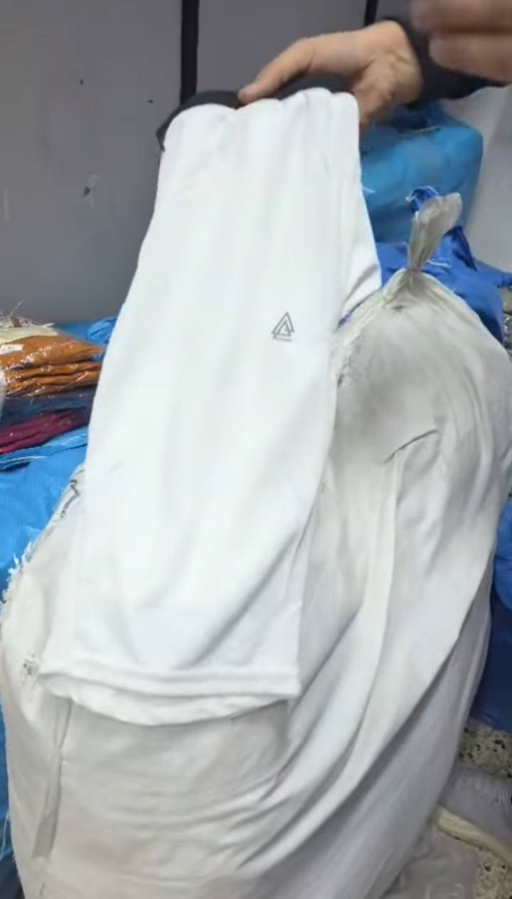 سلام عليكم شباب عندي كيمه شورت رياضي بيعك درازن.


**إذا كنت صاحب هذا الإعلان وتريد حذفه لأي سبب، رجاءا أرسل رسالة إلى الدعم الفني**