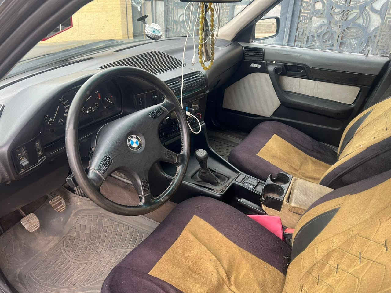 السلام عليكم
بيئم للبيع اومراوس

حجم 525

موديل 91 اصل

رقم جديد دولي سنويه ل 30

اصل لون زيتوني ومغيرين لونها اسود

كير عادي

رقم ديالى

تبريد شغال

تخم تاير
حجم المكينه 28 مكينه شرط لك اول مره ابدللها دهن
كهربائيات كلها شغاله
السياره بيها طخه جامرلغ خلفي وهسه كلها كملت بقه بس صبق فقط والترايش كلها موجوده
السعر 45 وبيها مجال
عنواني ديالى كنعان ***********
