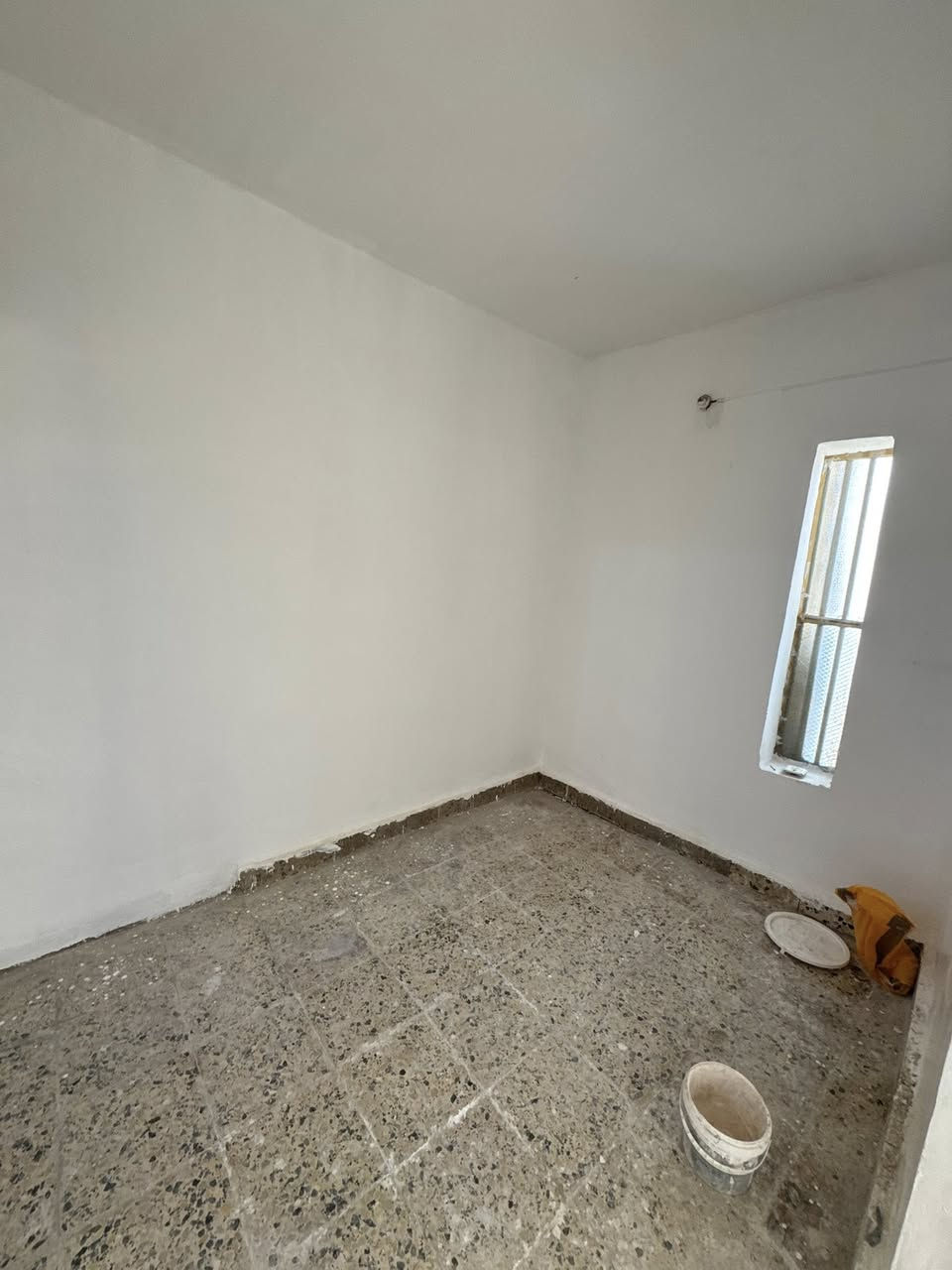 عقار #للايجار في حي محاربين قرب جامع المحاربين  يحتوي على
غرفه النوم كبيره ،وكلدور .وصاله .ومطبخ وصحيات  ومنور ، 

قيمه الايجار 350 

للاستفسار مراجعه مكتب الخضراء للعقار

***********

***********
